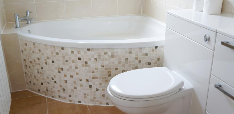 En-suite bathroom with tiled corner bath