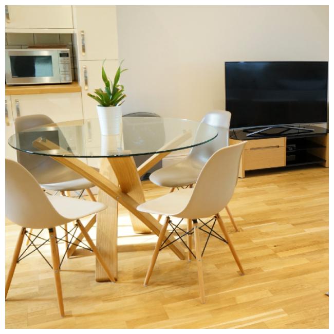 Dining table in the Ellingham Apartments at Bordeaux